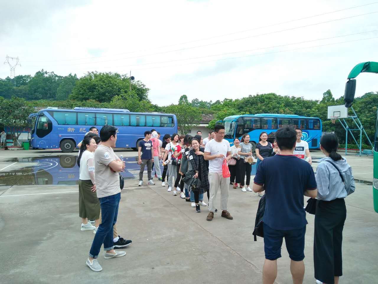 維也納職員自導自玩自嗨來九龍山生態(tài)園開展團體活動